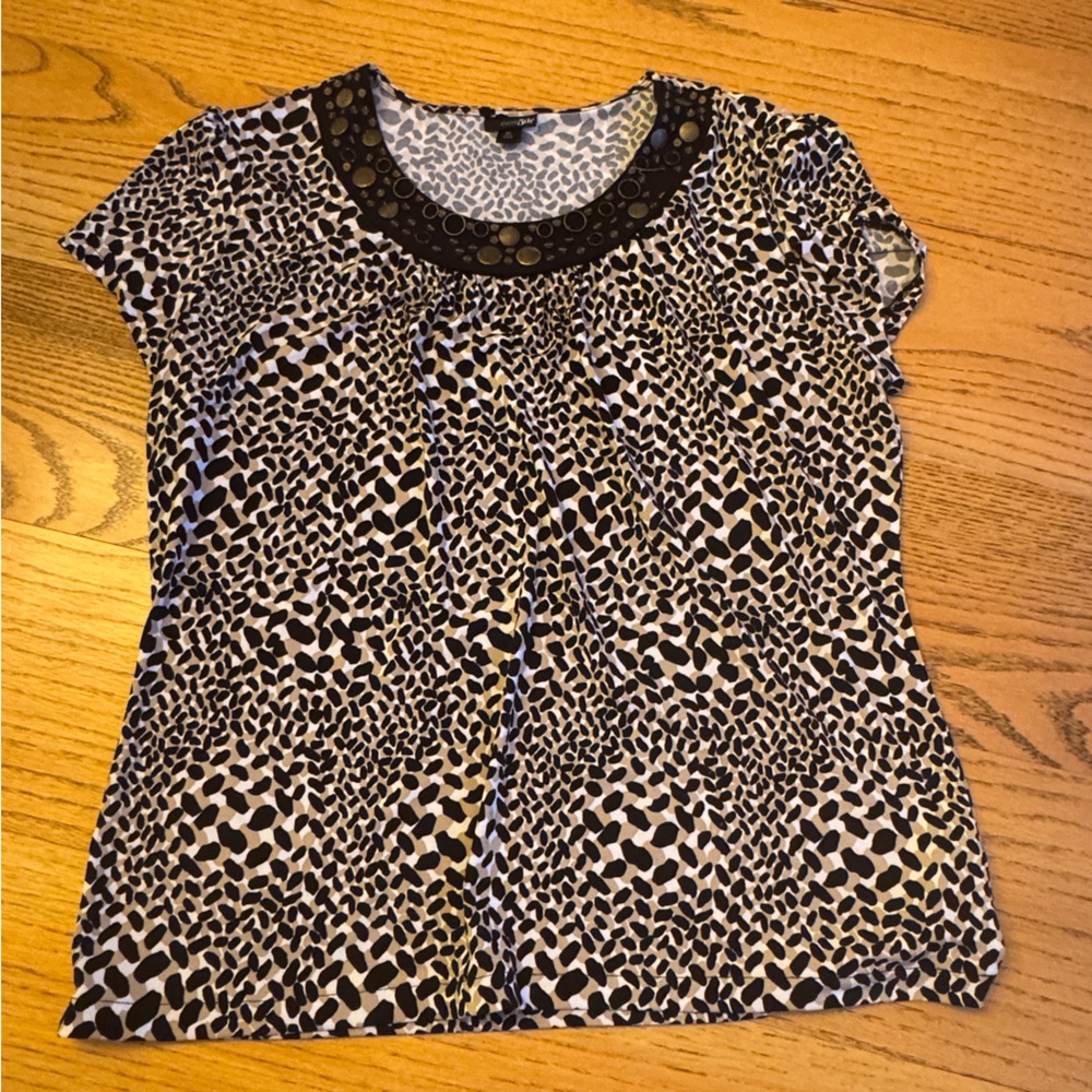 East 5th Women’s XL Short Sleeve Animal Print Top Embellished Neckline Leopard